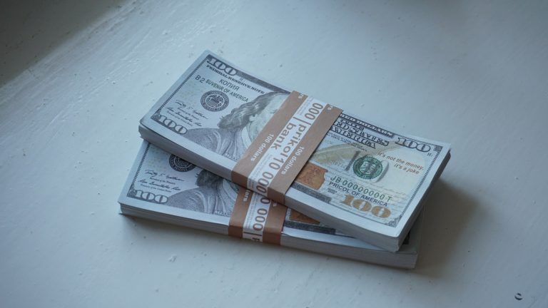 Dividendos em dólar: 12 ações que garantem bons rendimentos a partir de US$ 26