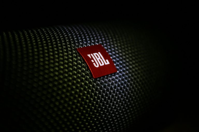 Guerra de Gigantes: Samsung e JBL Lançam Novas Caixas de Som Potentes para Festas